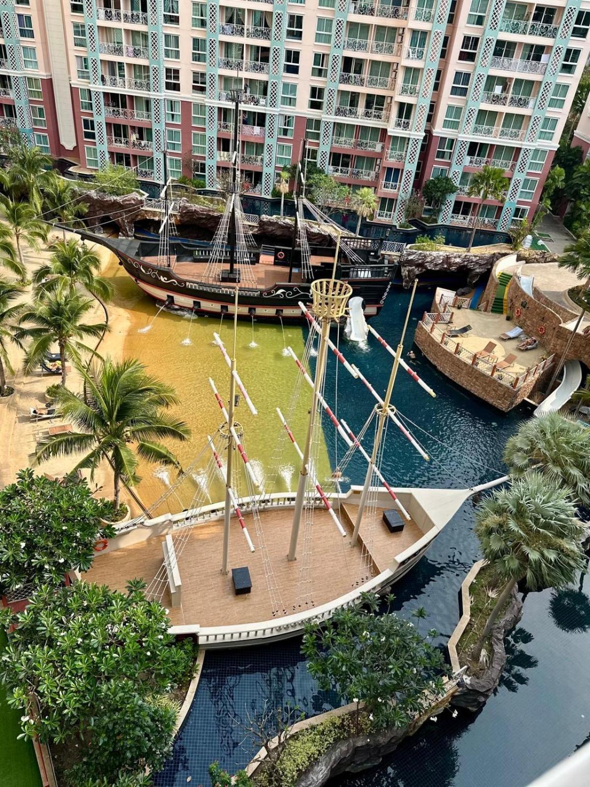 Apartment With Waterpark Pattaya