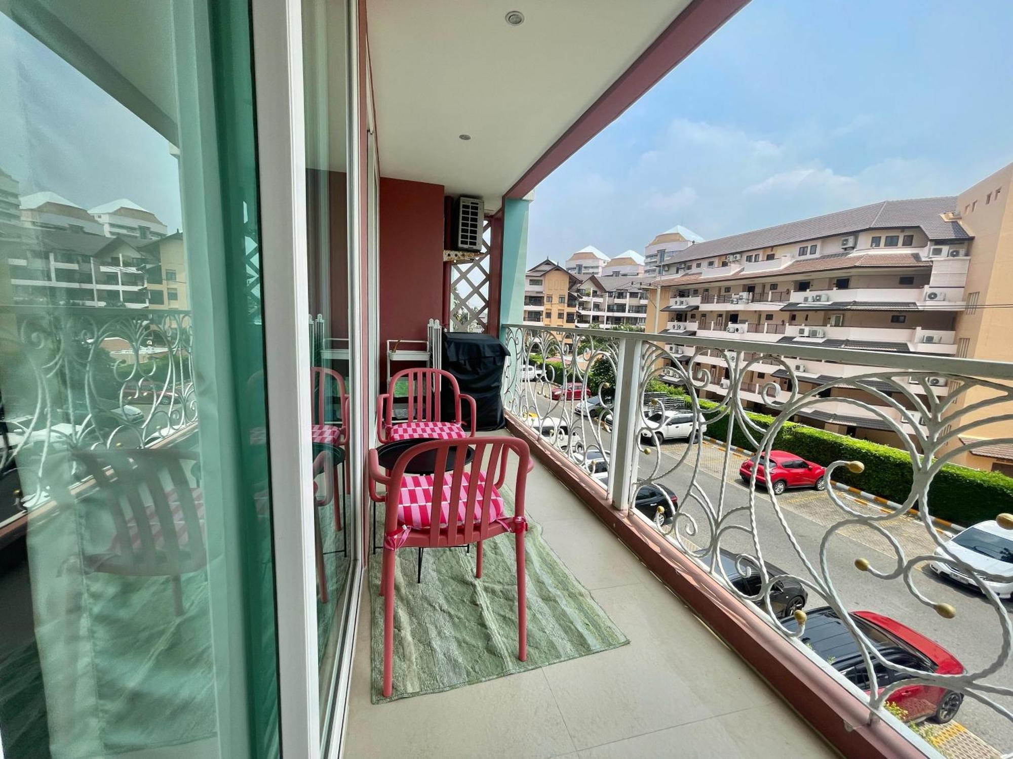 Apartment With Waterpark Pattaya