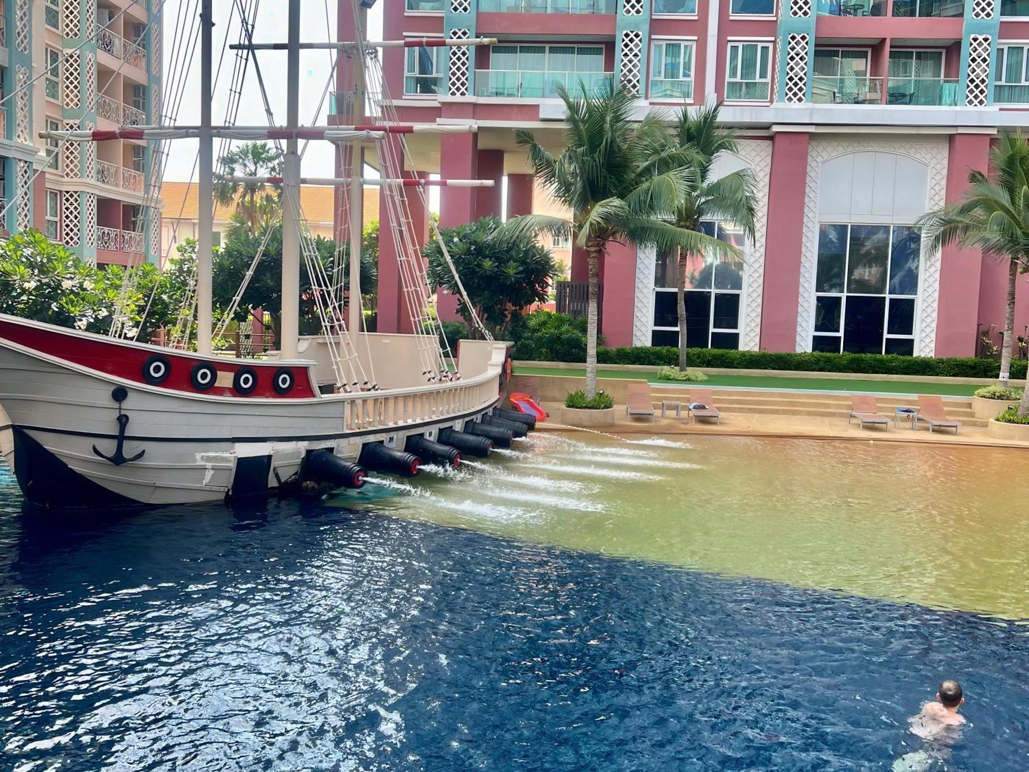 With Waterpark Apartment *
